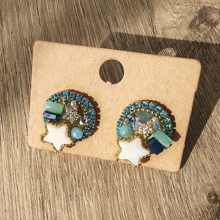 スターシャイン・シェルビジューピアス　グリーン