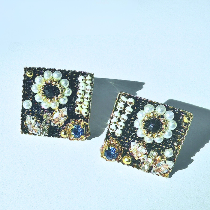 ノワールエクラ・スクエアピアス