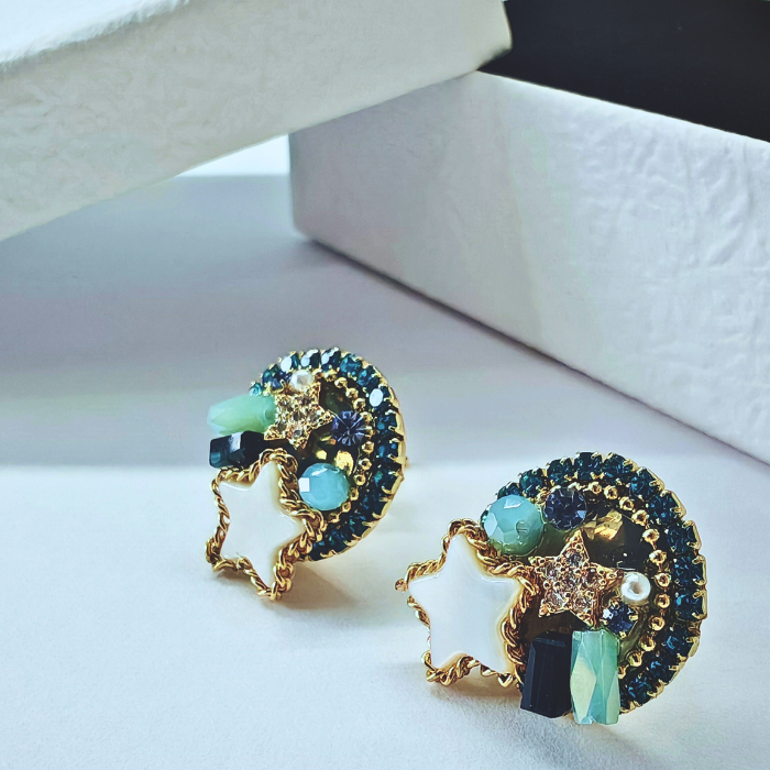 スターシャイン・シェルビジューピアス　グリーン