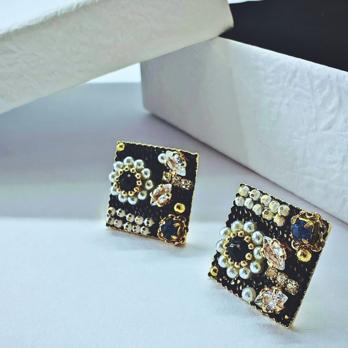 ノワールエクラ・スクエアピアス