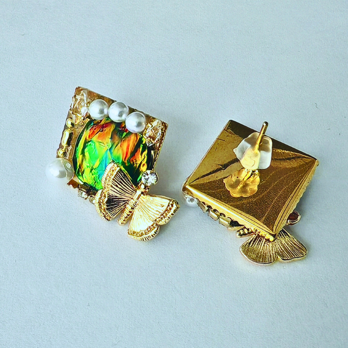 オーロラバタフライ・ビジューピアス